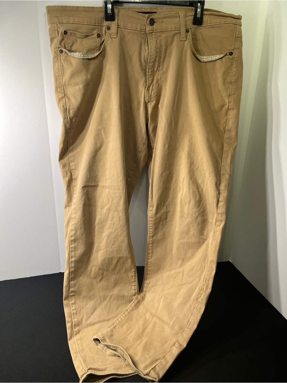 Lucky Brand Men's Tan Chino Pants
